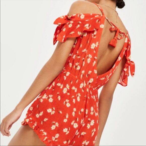Topshop Red Daisy Print Playsuit Romper Size 4-6 - Picture 2 of 3